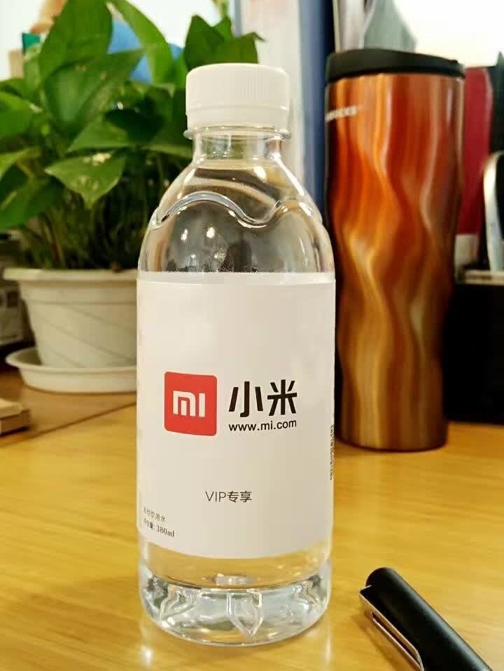 小米定制矿泉水高价转售探秘，背后的故事