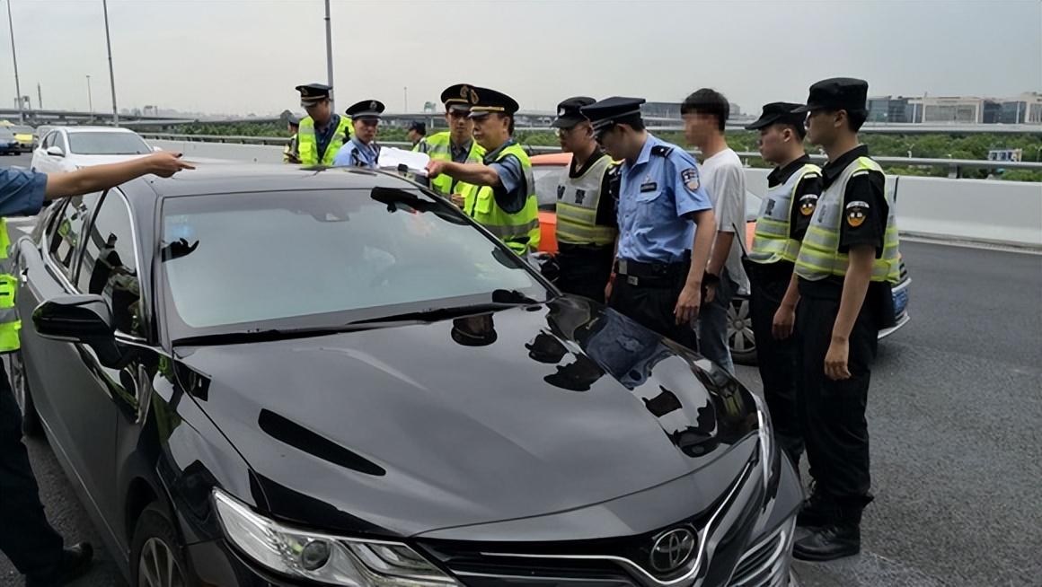 网约车司机神秘昏睡，派出所惊现醒来之旅