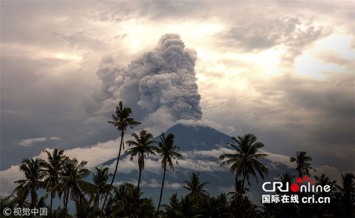 印尼火山喷发引发滞留危机，中国游客的守望与援助