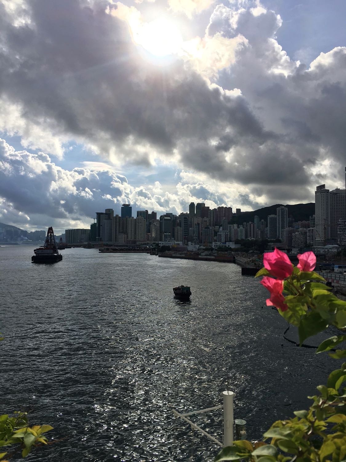 香港华南海域天气预报，潮汐风云多变，航海者需提高警惕